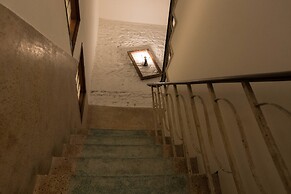 Two Meters Lane Two Hall