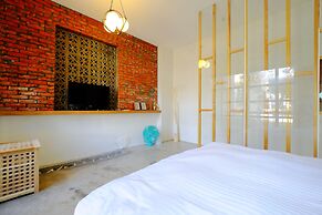 Two Meters Lane Two Hall