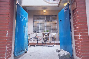 Two Meters Lane Two Hall