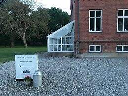 Ny Kirstineberg Gods Bed & Breakfast