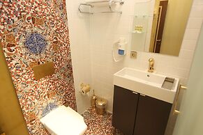 Laleli Blue Marmaray Hotel