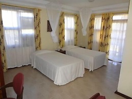 Roc Heights Lodge
