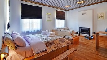 Dilofo Hotel Luxury Suites