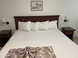 Pineapple Court Hotel