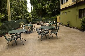 Pineapple Court Hotel