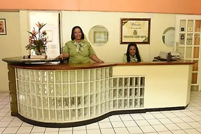 Pineapple Court Hotel