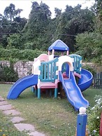 Pineapple Court Hotel