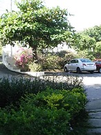 Pineapple Court Hotel