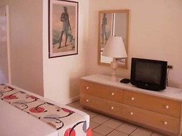 Pineapple Court Hotel