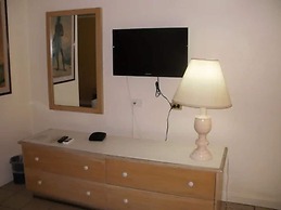 Pineapple Court Hotel