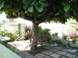 Pineapple Court Hotel