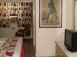 Pineapple Court Hotel