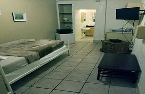 Monterey Inn Hotel