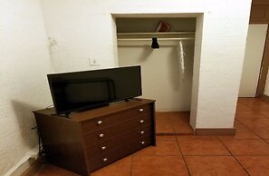 Monterey Inn Hotel