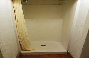Monterey Inn Hotel
