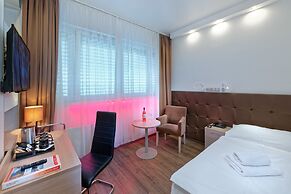 Hotel Aura Design & Garden Pool