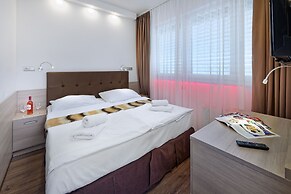 Hotel Aura Design & Garden Pool