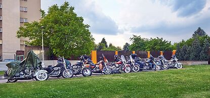 Hotel Aura Design & Garden Pool