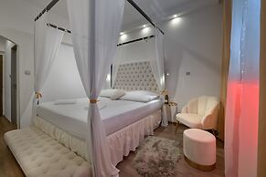 Hotel Aura Design & Garden Pool