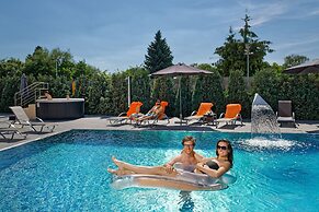 Hotel Aura Design & Garden Pool