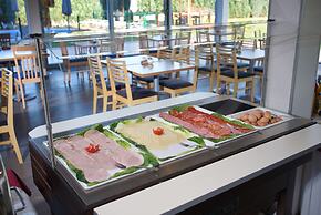 Hotel Aura Design & Garden Pool