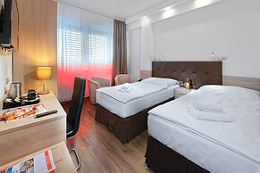 Hotel Aura Design & Garden Pool