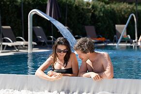 Hotel Aura Design & Garden Pool