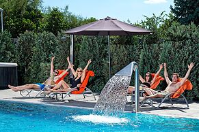 Hotel Aura Design & Garden Pool