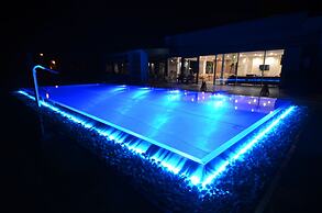 Hotel Aura Design & Garden Pool
