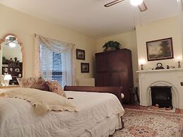 1868 Magnolia House Inn