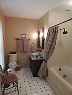 1868 Magnolia House Inn