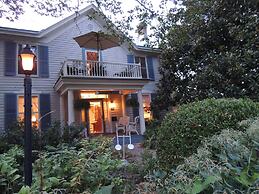 1868 Magnolia House Inn