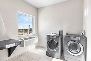 Cobblestone Hotel & Suites – Pulaski/Green Bay