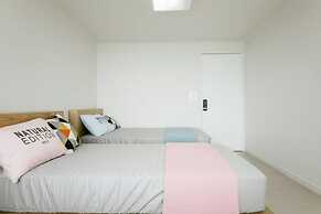 Spacious Apartment in Central Seoul