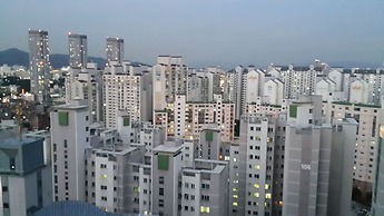 Spacious Apartment in Central Seoul