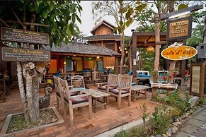 Hotel Des Artists Rose of Pai