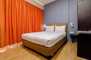 Blitz Hotel Batam Near Sultan Mahmud Ri'ayat Shah Mosque