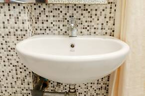 Blitz Hotel Batam Near Sultan Mahmud Ri'ayat Shah Mosque