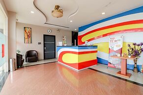 Blitz Hotel Batam Near Sultan Mahmud Ri'ayat Shah Mosque