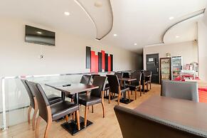 Blitz Hotel Batam Near Sultan Mahmud Ri'ayat Shah Mosque