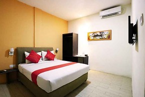 Blitz Hotel Batam Near Sultan Mahmud Ri'ayat Shah Mosque