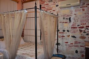 Cunda Zehra Teyzenin Evi