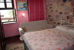 Cunda Zehra Teyzenin Evi