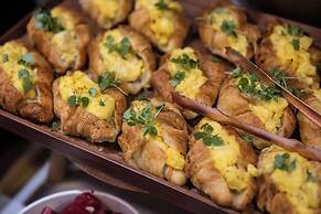 Rise Urban Art Hotel