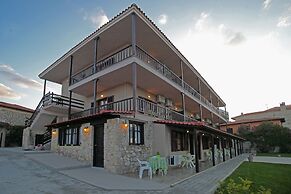 Apollo Apartments & Studios