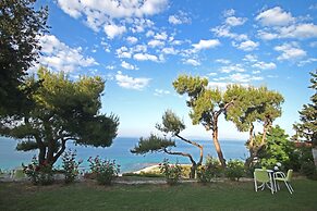 Apollo Apartments & Studios