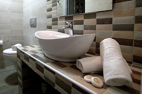 Apollo Apartments & Studios