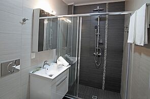 Apollo Apartments & Studios