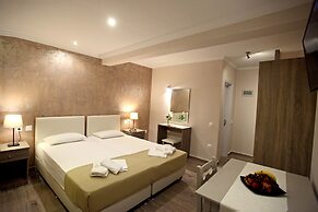 Apollo Apartments & Studios