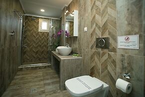 Apollo Apartments & Studios